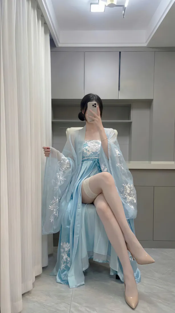 古风蓝衣美女手机壁纸｜室内自拍背景图片 - 纱衣长腿御姐「哲风壁纸」