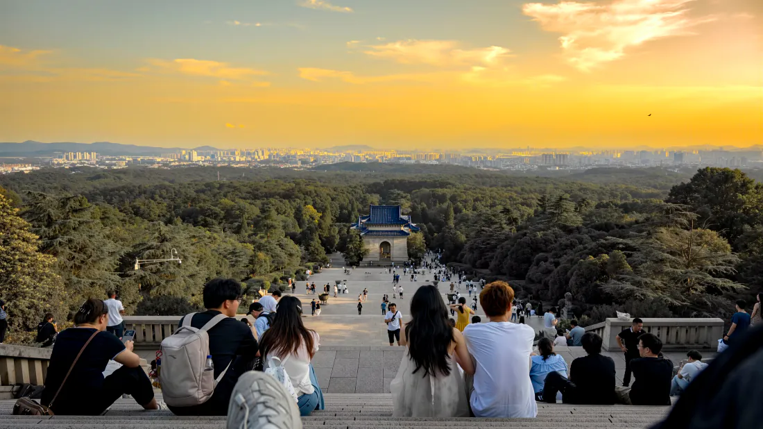 4k中山陵壁纸｜背景图片 - 南京日落石阶游人风景「哲风壁纸」