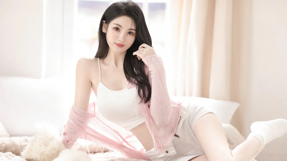4k纯欲粉衣长发美女壁纸｜卧室柔光背景图片 - 白丝吊带居家少女「哲风壁纸」