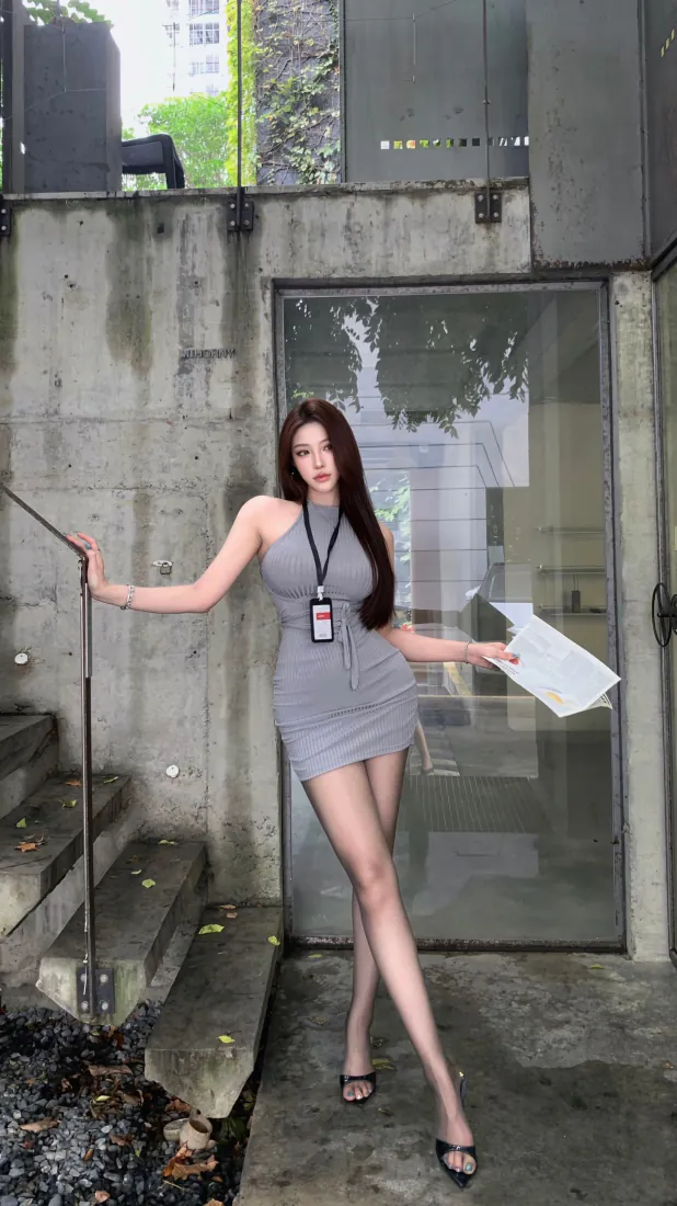 长腿美女手机壁纸｜灰色包臀裙背景图片 - 职场街拍「哲风壁纸」