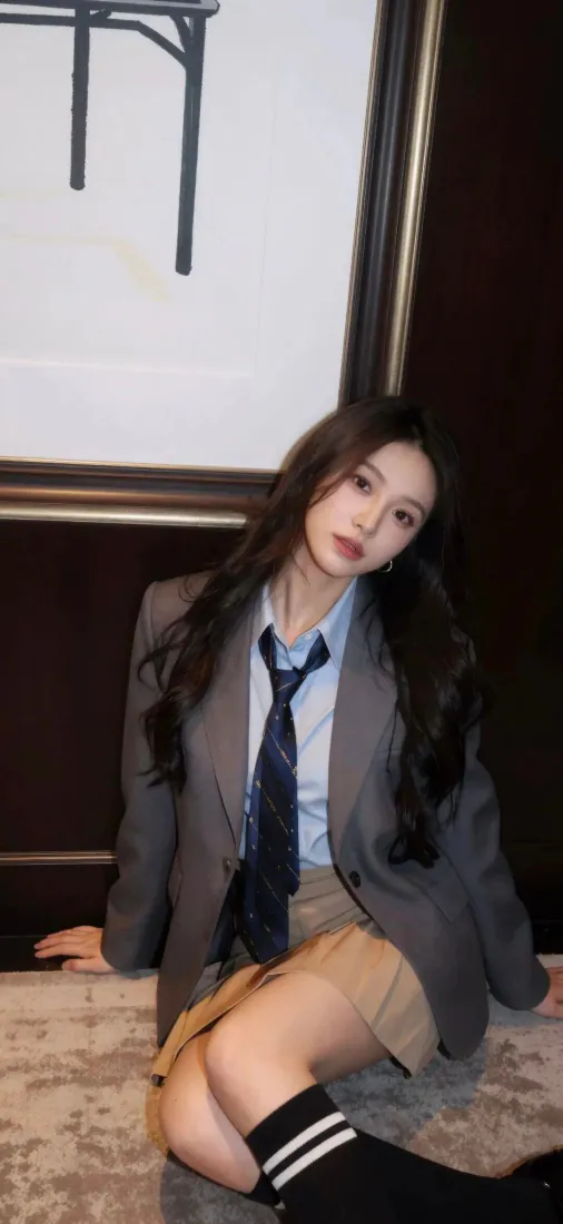 清纯学院风少女手机壁纸｜JK制服背景图片 - 室内人像「哲风壁纸」
