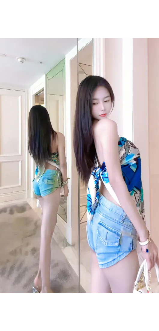 长发美女手机壁纸|酒店走廊背景图片 - 热裤露背穿搭「哲风壁纸」 长发美女手机壁纸|酒店走廊背景图片 - 热裤露背穿搭「哲风壁纸」