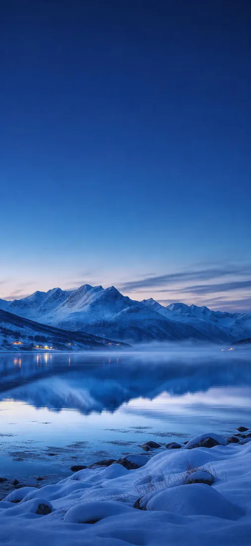雪山湖泊手机壁纸｜背景图片 - 蓝调暮色雪岸山影静谧风光「哲风壁纸」