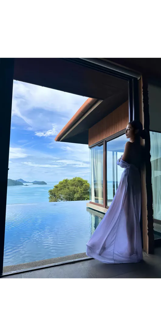海景别墅|紫衣长裙美女背景图片 - 落地窗泳池度假风光「哲风壁纸」 海景别墅|紫衣长裙美女背景图片 - 落地窗泳池度假风光「哲风壁纸」