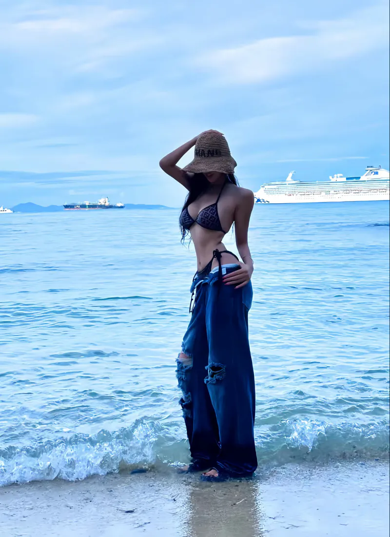 海边比基尼美女手机壁纸｜背景图片 - 夏日度假海滩人像「哲风壁纸」