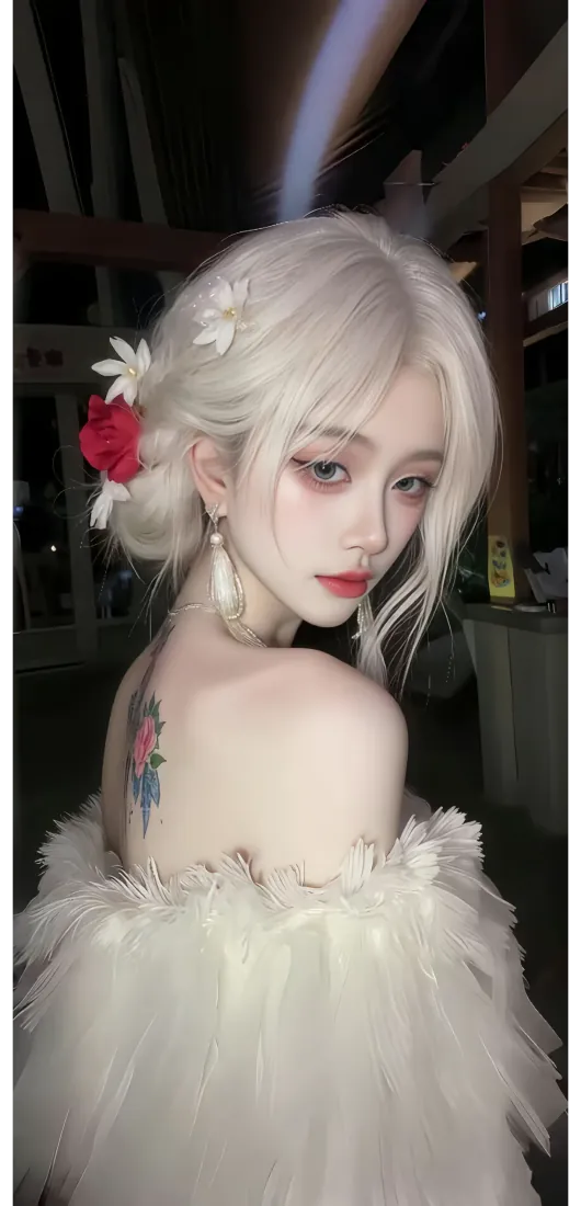 白发露肩少女手机壁纸｜暗夜背景图片 - 红花盘发纹身氛围感写真「哲风壁纸」