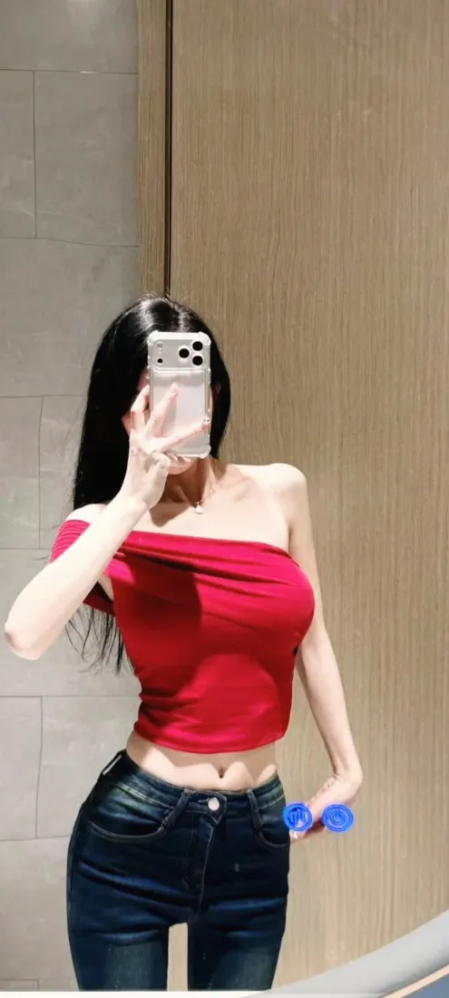 红衣美女手机壁纸｜背景图片 - 露腰抹胸黑裤对镜自拍「哲风壁纸」