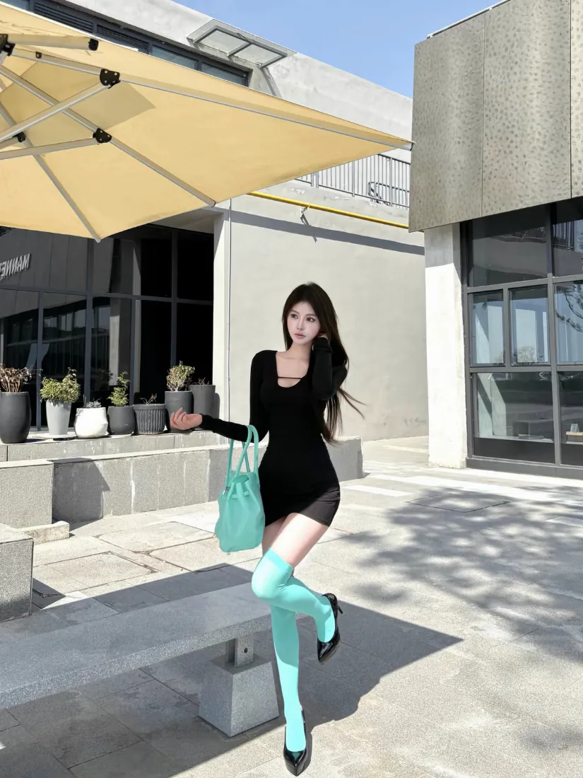 黑衣长腿美女｜户外街拍背景图片 - 薄荷绿穿搭「哲风壁纸」