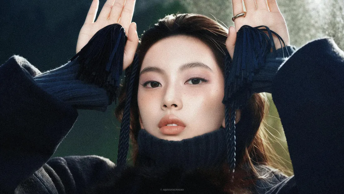 2k牟智慧壁纸|深蓝高领时尚背景图片 - 酷感写真「哲风壁纸」 2k牟智慧壁纸|深蓝高领时尚背景图片 - 酷感写真「哲风壁纸」
