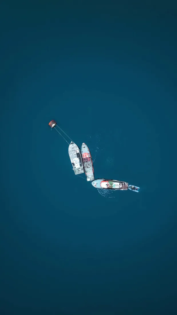 风景手机壁纸|深海航拍海景背景图片 - 海面快艇拖曳浮标「哲风壁纸」 风景手机壁纸|深海航拍海景背景图片 - 海面快艇拖曳浮标「哲风壁纸」