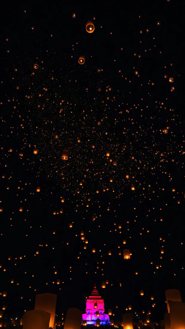 清迈水灯节天灯夜景|夜空背景图片 - 佛塔灯火「哲风壁纸」 清迈水灯节天灯夜景|夜空背景图片 - 佛塔灯火「哲风壁纸」