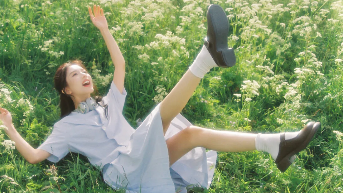 3k壁纸|背景图片 - 青春洋溢草地跳跃蓝白校服少女写真「哲风壁纸」 3k壁纸|背景图片 - 青春洋溢草地跳跃蓝白校服少女写真「哲风壁纸」