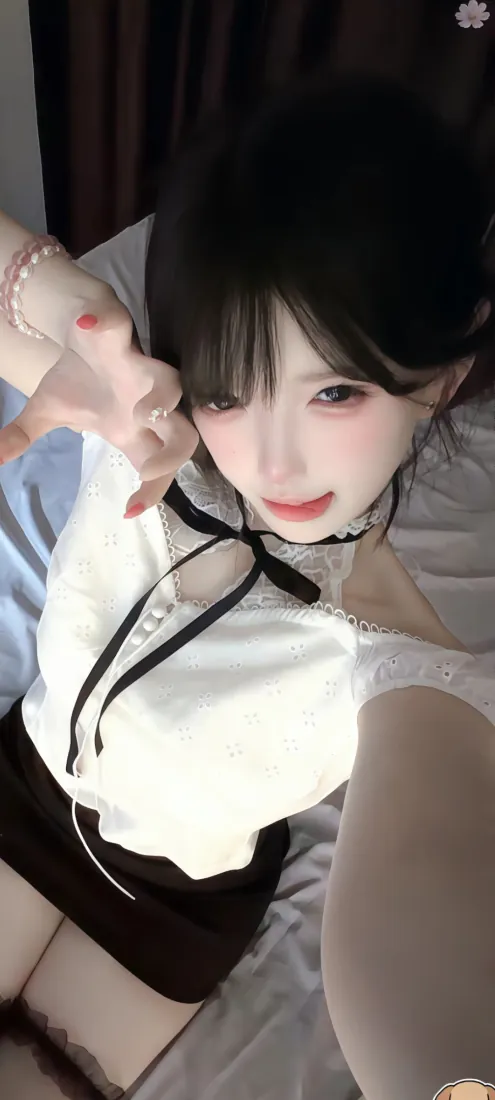 手机壁纸|女仆装双马尾美女对镜自拍背景图片 - 萌系少女比心「哲风壁纸」 手机壁纸|女仆装双马尾美女对镜自拍背景图片 - 萌系少女比心「哲风壁纸」