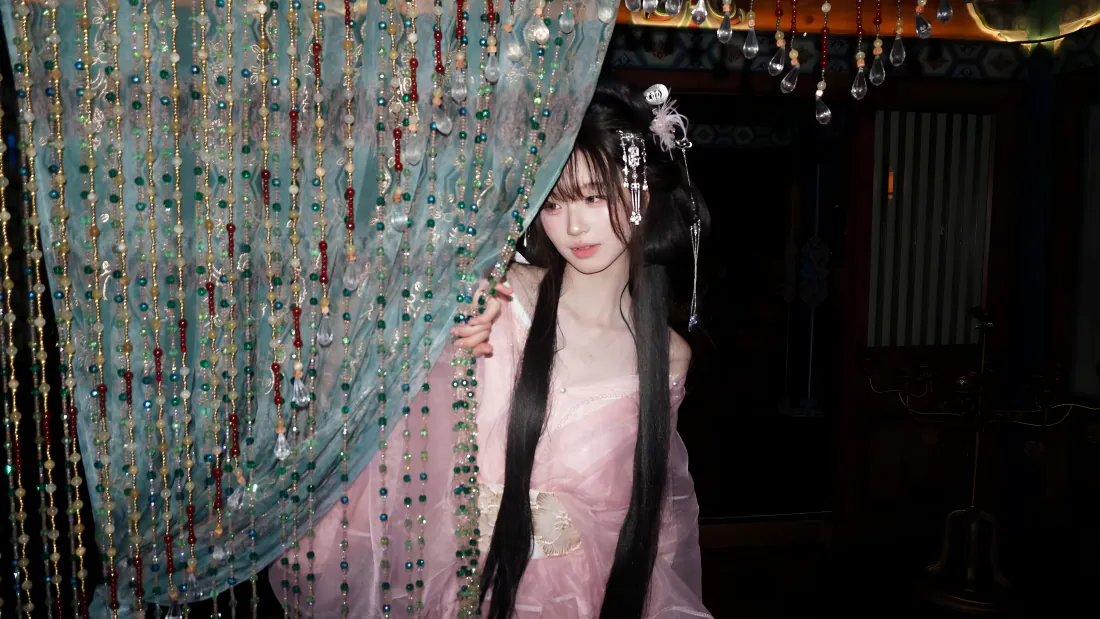 4k壁纸｜古风美女珠帘背景图片 - 粉色薄纱汉服写真「哲风壁纸」