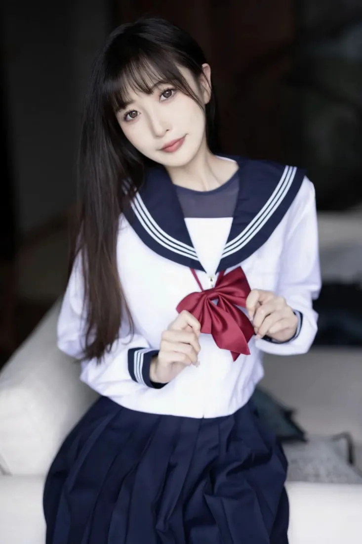 手机壁纸｜水手服少女 室内居家写真 - 清新甜美背景图片「哲风壁纸」