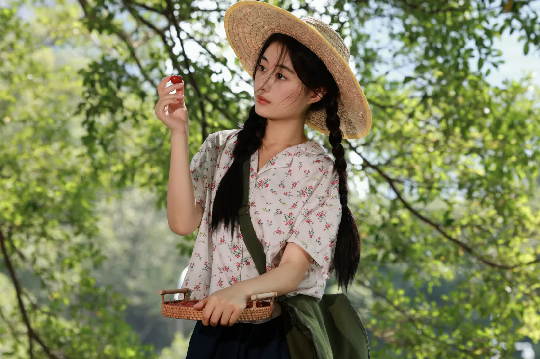 4k壁纸｜邻家女孩背景图片 - 森系清新草帽双麻花辫写真「哲风壁纸」