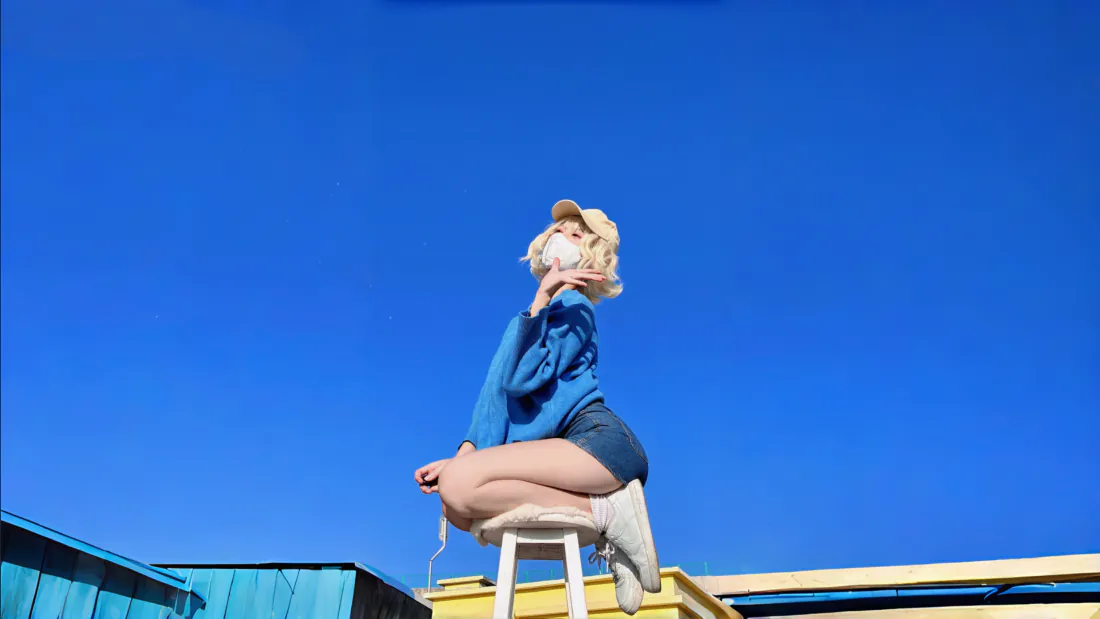 3k魅力|蓝天屋顶少女写真背景图片 - 清新氛围感「哲风壁纸」 3k魅力|蓝天屋顶少女写真背景图片 - 清新氛围感「哲风壁纸」