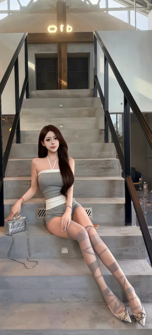 🔥手机壁纸|楼梯灰裙美女写真背景图片「哲风壁纸」 🔥手机壁纸|楼梯灰裙美女写真背景图片「哲风壁纸」