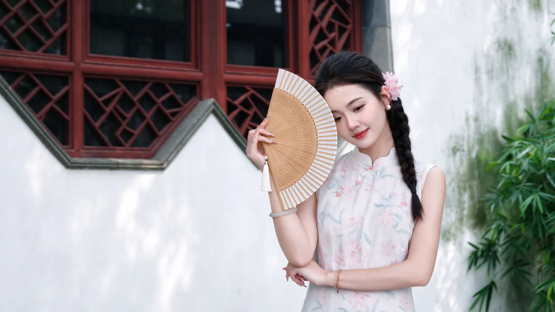 3k壁纸|旗袍美女背景图片 - 江南园林花窗竹影温婉写真「哲风壁纸」 3k壁纸|旗袍美女背景图片 - 江南园林花窗竹影温婉写真「哲风壁纸」