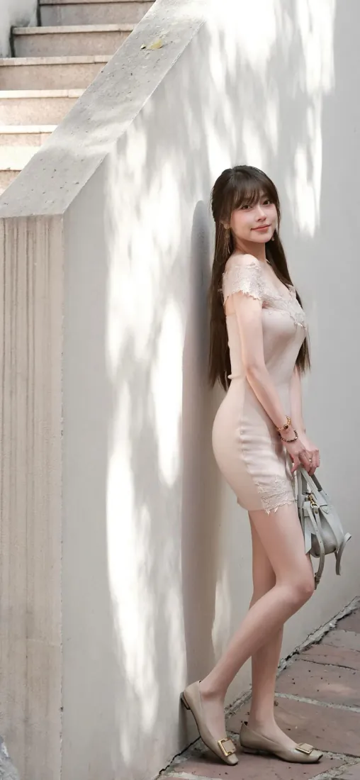 手机壁纸|浅粉紧身包臀裙美女靠墙楼梯写真背景图片「哲风壁纸」 手机壁纸|浅粉紧身包臀裙美女靠墙楼梯写真背景图片「哲风壁纸」