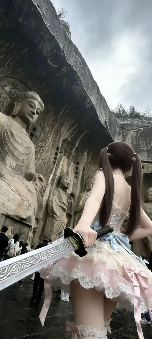 手机壁纸|双马尾洛丽塔美女持剑石窟大佛背景图片「哲风壁纸」 手机壁纸|双马尾洛丽塔美女持剑石窟大佛背景图片「哲风壁纸」