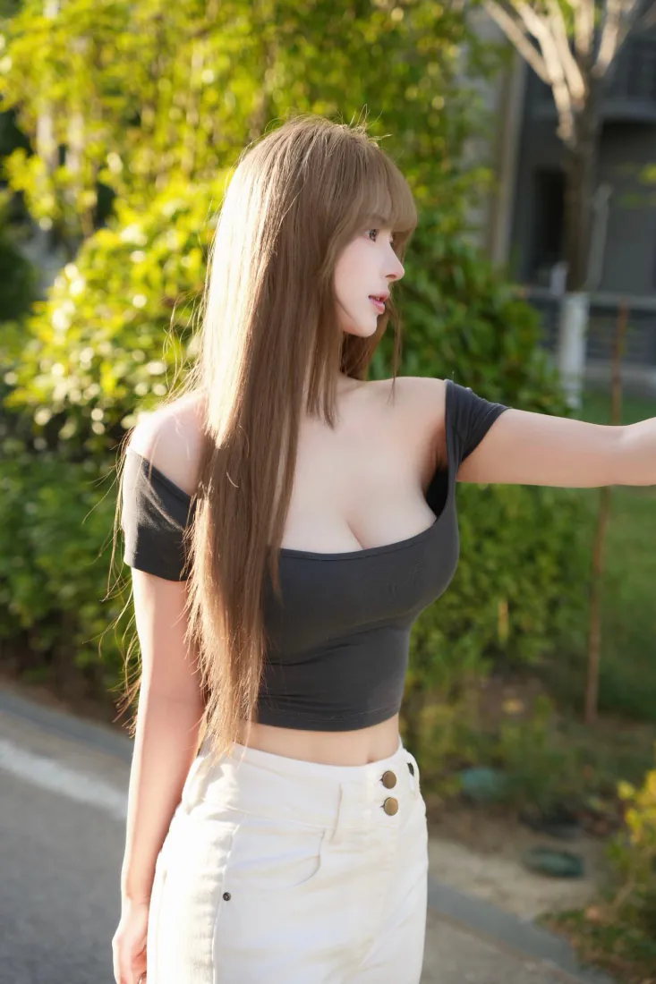 美女|户外写真露肩短上衣白裤 - 清新氛围感「哲风壁纸」 美女|户外写真露肩短上衣白裤 - 清新氛围感「哲风壁纸」
