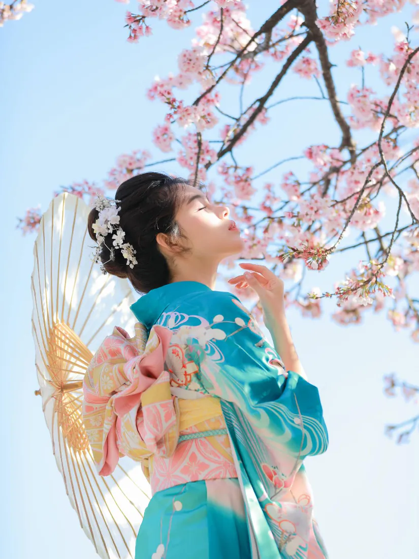 手机壁纸｜和服少女樱花写真背景图片 - 日系清新春日氛围感人像「哲风壁纸」