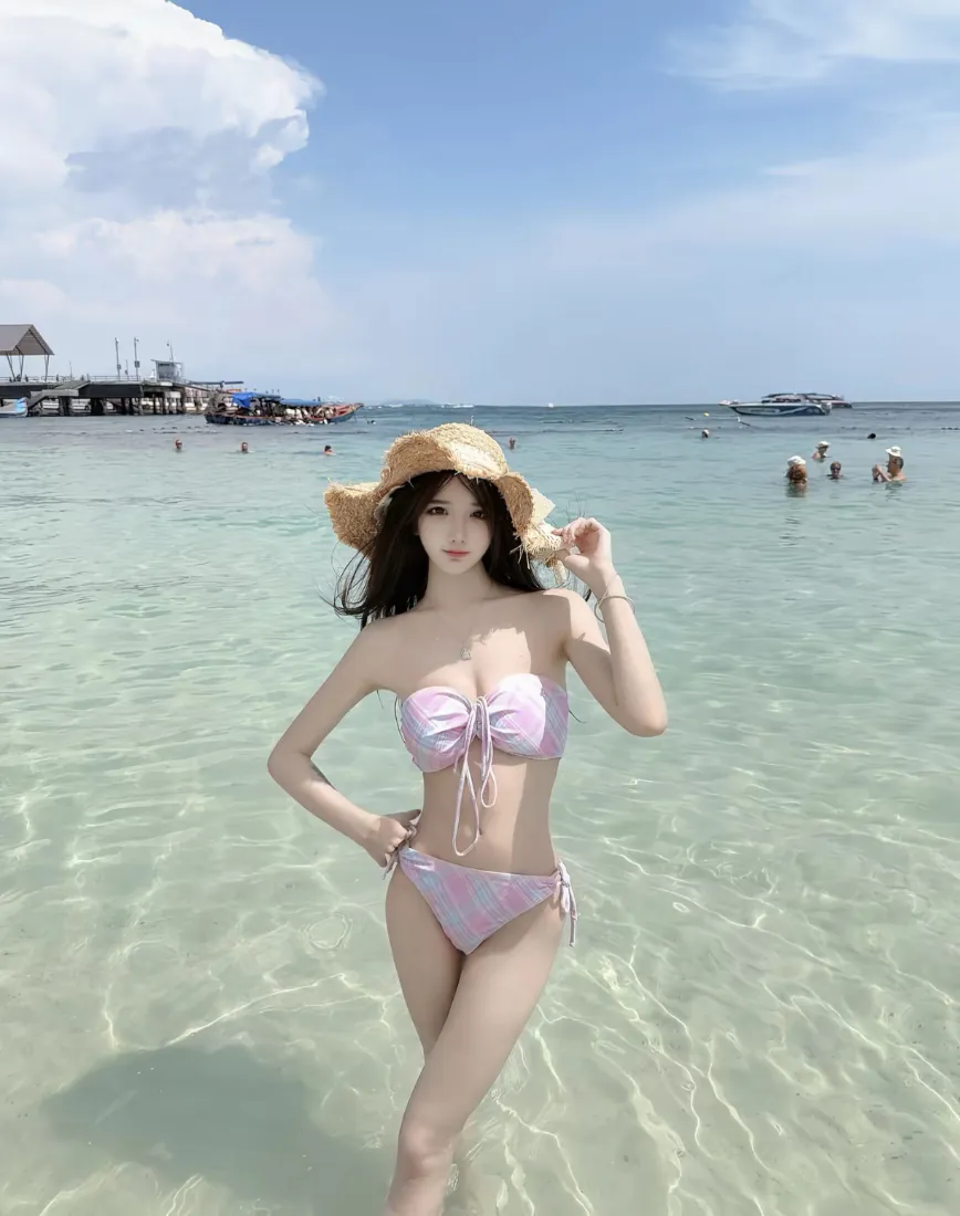 手机壁纸｜夏日海边浅滩背景图片 - 粉紫比基尼草帽美女「哲风壁纸」