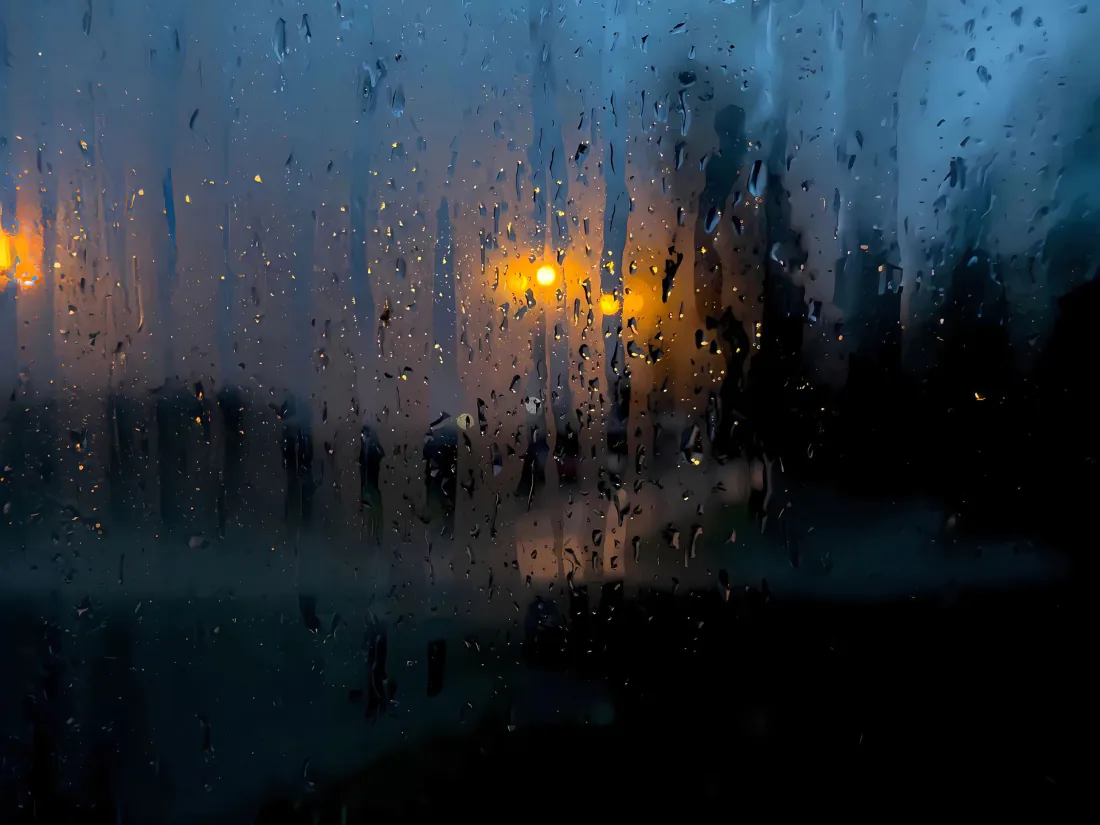 5k壁纸|HH雨夜玻璃雨景背景图片 - 朦胧城市暖光氛围「哲风壁纸」 5k壁纸|HH雨夜玻璃雨景背景图片 - 朦胧城市暖光氛围「哲风壁纸」