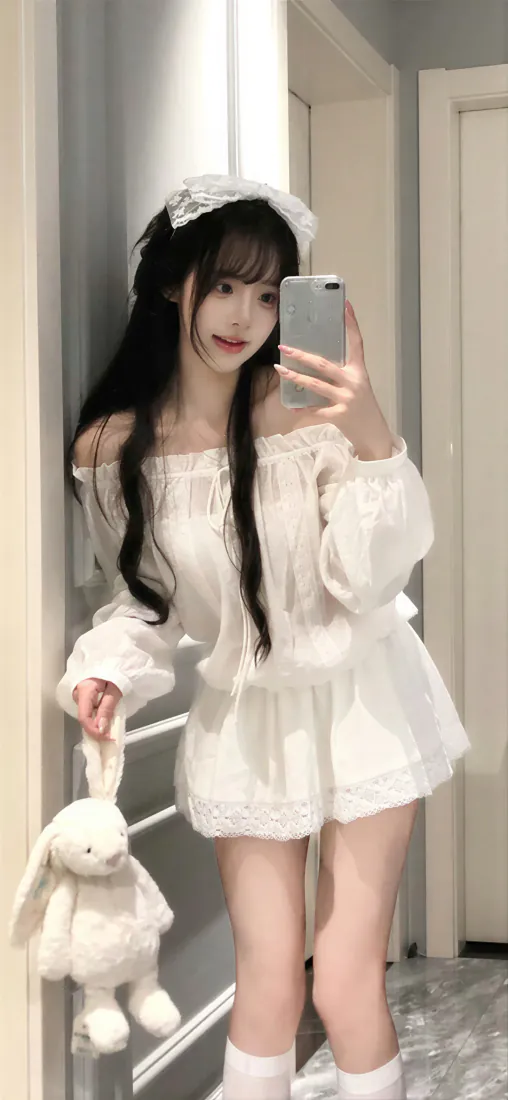 白衣甜妹手机壁纸｜居家对镜自拍背景图片 - 清纯软萌少女「哲风壁纸」
