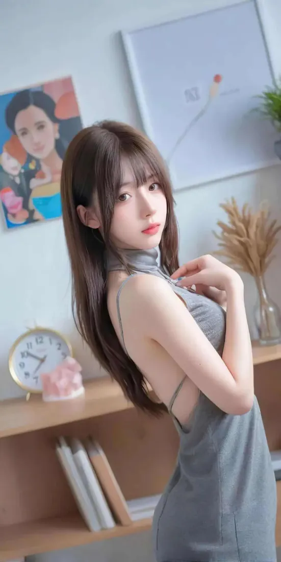 灰裙露背长发美女手机壁纸｜清新居家背景图片 - 温柔氛围感写真「哲风壁纸」