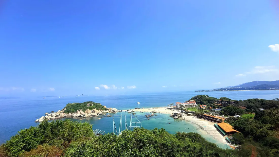 3k碧海蓝天海湾壁纸｜澄澈海滨背景图片 - 俯瞰视角清新海岸风光「哲风壁纸」