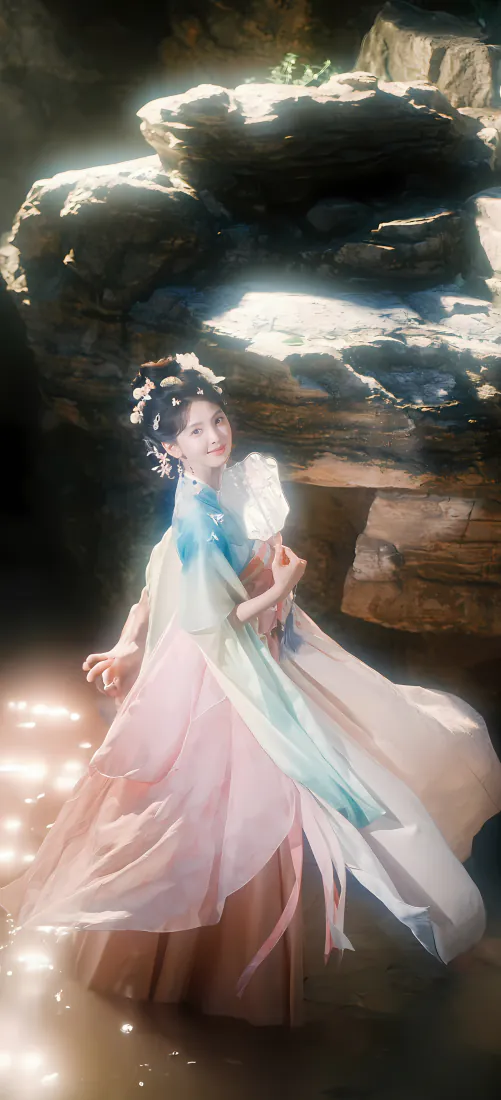 章若楠手机壁纸｜蓝粉汉服水边光影背景图片 - 灵动古典少女「哲风壁纸」