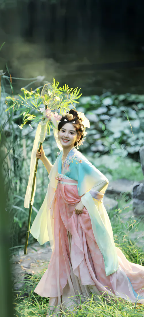 章若楠手机壁纸｜蓝粉汉服竹林背景图片 - 灵动古风写真「哲风壁纸」