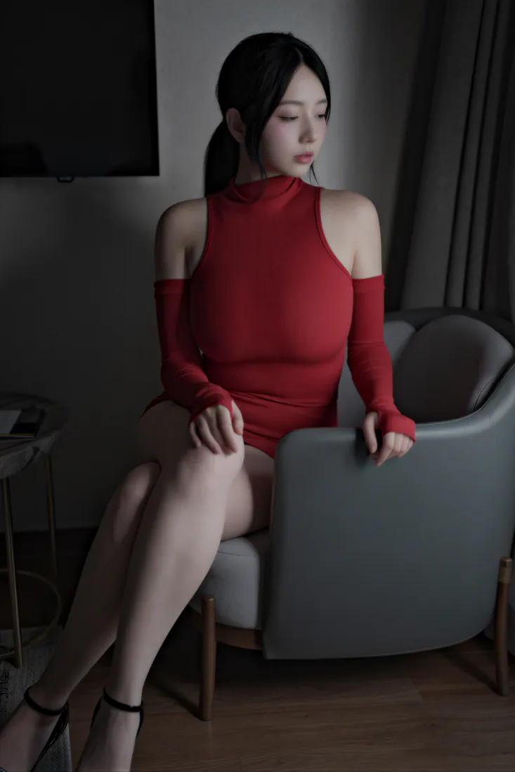红衣性感美女手机壁纸｜暗调室内背景图片 - 慵懒坐姿氛围感写真「哲风壁纸」