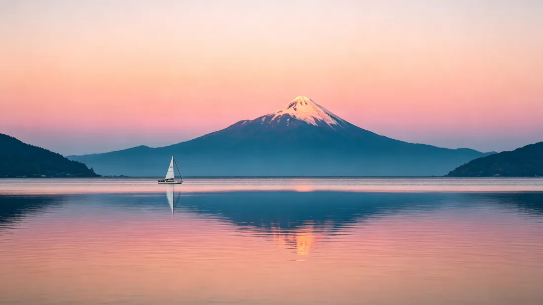3k富士山壁纸|静谧湖面帆船倒影背景图片 - 粉橙黄昏湖光山色「哲风壁纸」 3k富士山壁纸|静谧湖面帆船倒影背景图片 - 粉橙黄昏湖光山色「哲风壁纸」