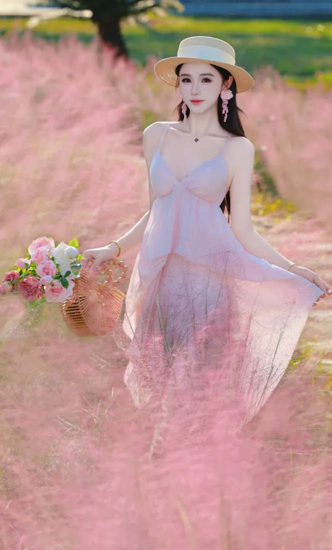 粉黛乱子草花田美女手机壁纸｜淡紫纱裙草帽背景图片 - 田园氛围感「哲风壁纸」