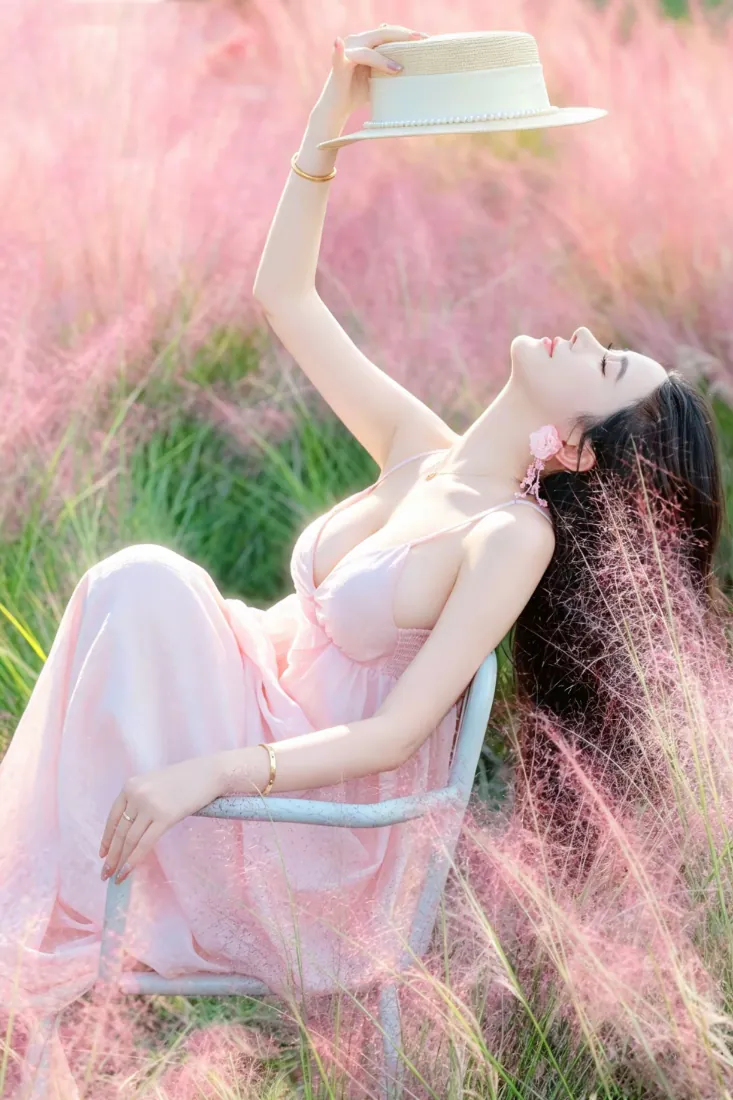 粉裙长发少女手机壁纸|粉黛乱子草花田背景图片 - 柔粉清新写真「哲风壁纸」 粉裙长发少女手机壁纸|粉黛乱子草花田背景图片 - 柔粉清新写真「哲风壁纸」