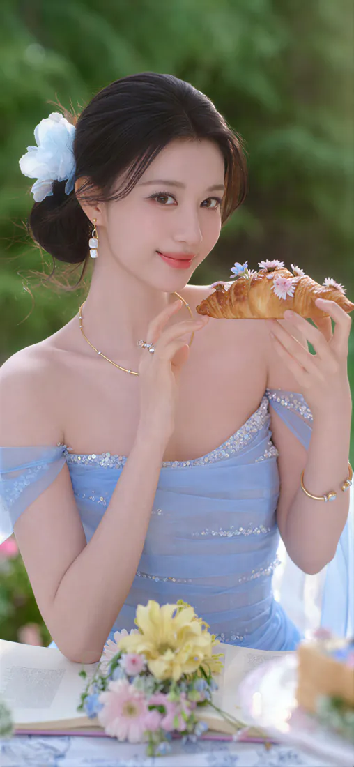 蓝裙盘发美女手机壁纸｜户外清新背景图片 - 鲜花温柔氛围感写真「哲风壁纸」