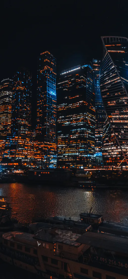 城市天际线夜景手机壁纸｜高楼灯光水面倒影背景图片 - 璀璨夜色「哲风壁纸」
