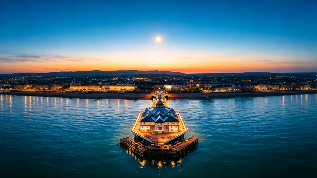 3k海上邮轮壁纸｜黄昏滨海夜景背景图片 - 静谧浪漫「哲风壁纸」