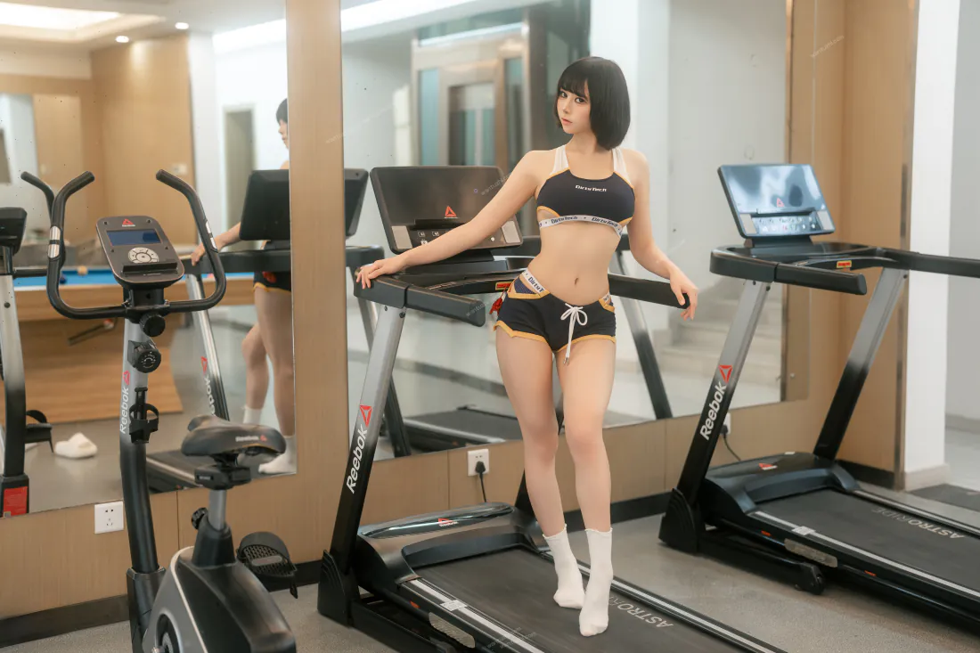 9k健身少女壁纸｜健身房跑步机背景图片 - 活力运动风「哲风壁纸」