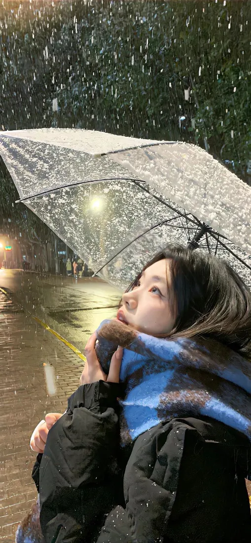 美女手机壁纸|雨天撑伞女生背景图片 - 治愈温馨「哲风壁纸」 美女手机壁纸|雨天撑伞女生背景图片 - 治愈温馨「哲风壁纸」