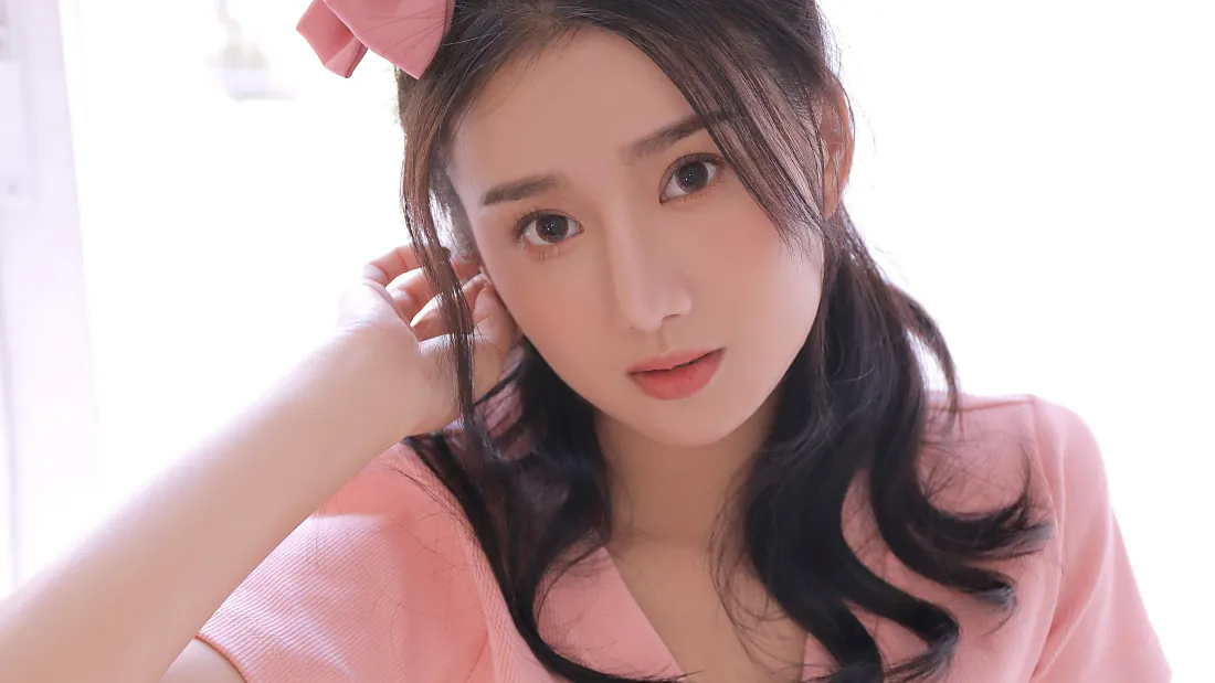 4k粉色长发美女壁纸｜清新脸部写真背景图片 - 甜美治愈「哲风壁纸」