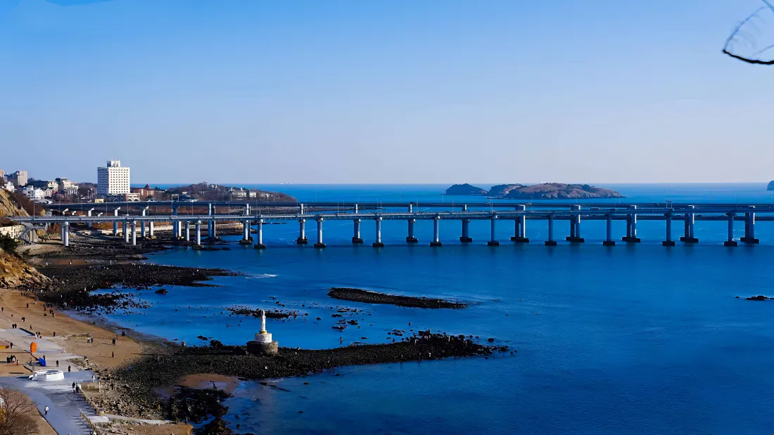 4k海景壁纸｜跨海大桥碧海蓝天背景图片 - 开阔海滨风光「哲风壁纸」