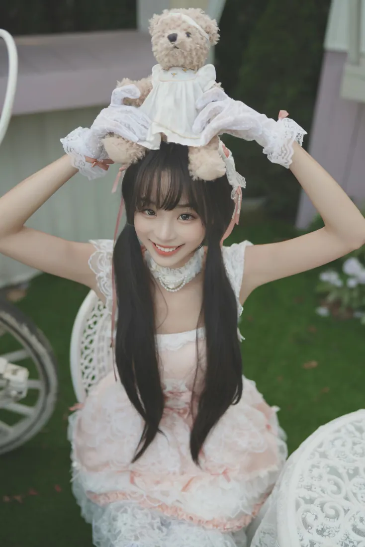 甜系少女手机壁纸｜粉白洛丽塔裙少女背景图片 - 清新可爱「哲风壁纸」
