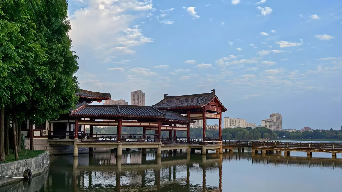 2k湖景壁纸｜湖畔中式长廊背景图片 - 清新湖光「哲风壁纸」