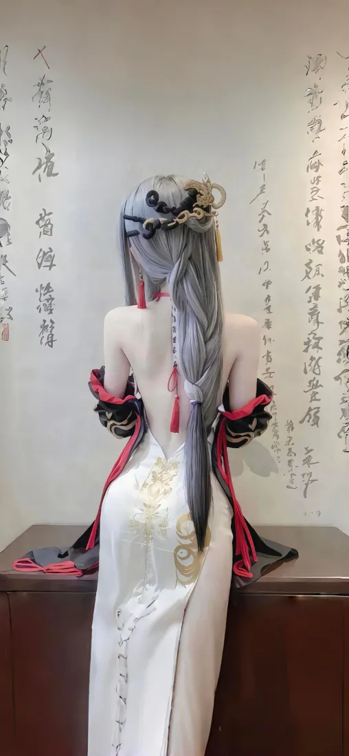 露背旗袍美女手机壁纸|书法墙前背影背景图片 - 国风写真「哲风壁纸」 露背旗袍美女手机壁纸|书法墙前背影背景图片 - 国风写真「哲风壁纸」