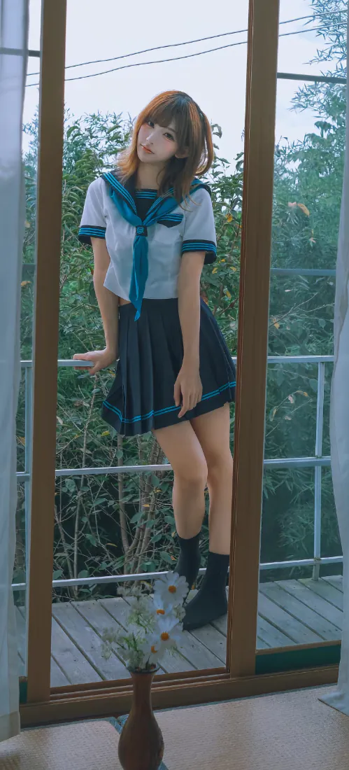 水手服少女手机壁纸|窗边阳台清新写真背景图片 - 治愈日系氛围「哲风壁纸」 水手服少女手机壁纸|窗边阳台清新写真背景图片 - 治愈日系氛围「哲风壁纸」