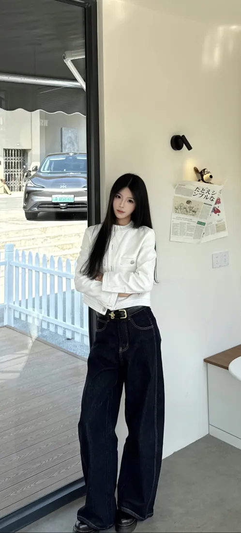 长发美女手机壁纸|白上衣黑阔腿裤穿搭背景图片 - 简约日常风「哲风壁纸」 长发美女手机壁纸|白上衣黑阔腿裤穿搭背景图片 - 简约日常风「哲风壁纸」